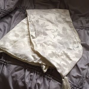 Floral Table Cloth and Table Runner Set